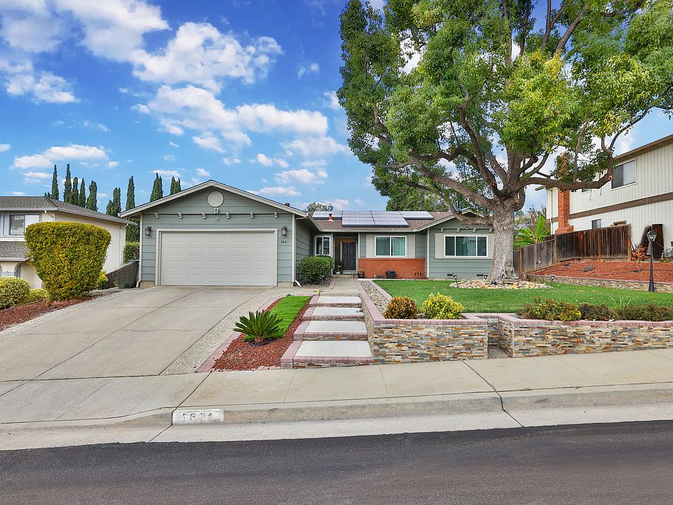 1st image of 3621 Woodley Dr