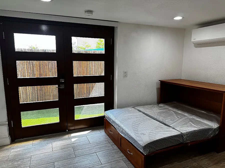 Studio, 300 sqft, $2,300 — Photo 4