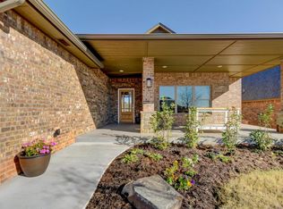 3208 Hunter Crest Dr, Edmond, OK 73034