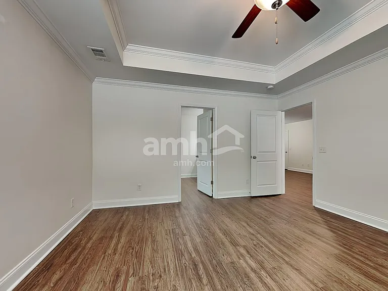 16368 Aubergine Aly — Photo 12