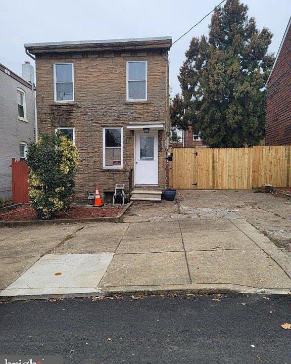 1st image of 1218 Beech St