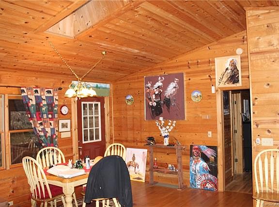 4th image of 402 Creekside Dr
