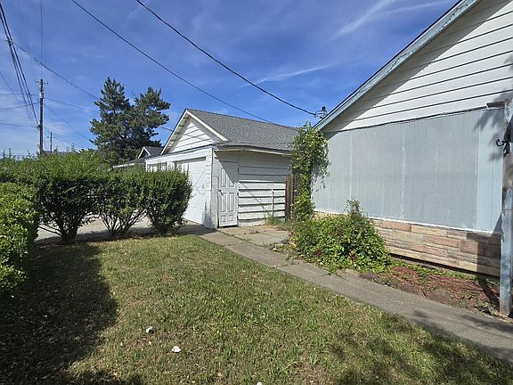 3rd image of 1355 Burgess St