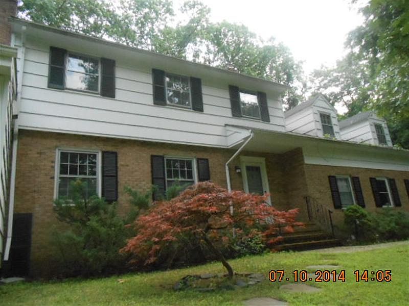 2nd image of 47 Robin Glen Rd