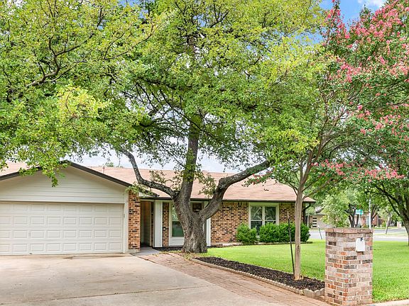 Generous-sized corner lot