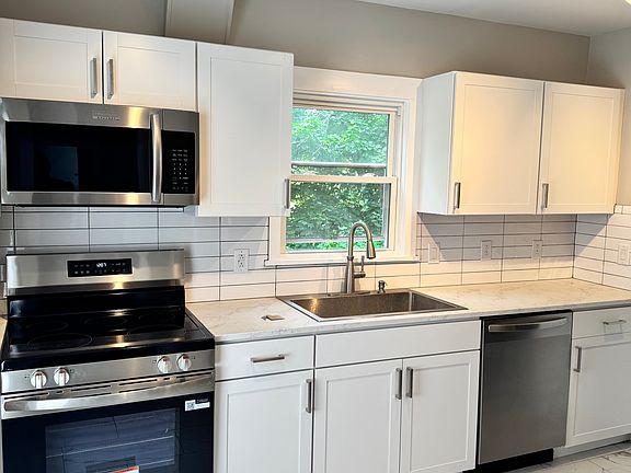 5th image of 1501 7th St SE #B