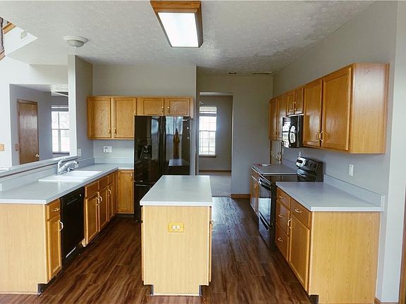 3rd image of 7001 Caro Dr