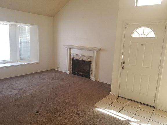 2nd image of 971 Fairbanks Cir