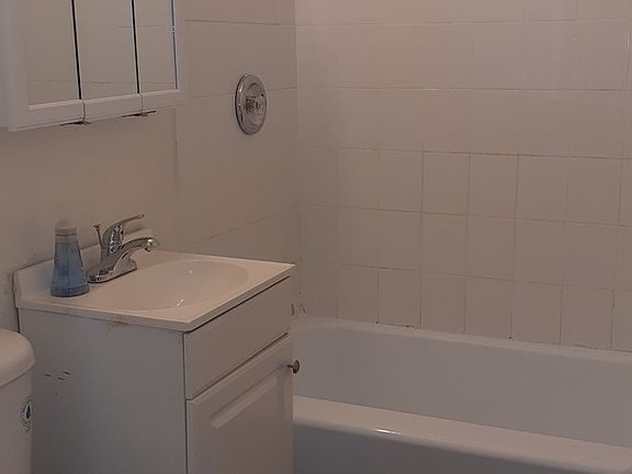 4th image of 819 CRAVENS AVE