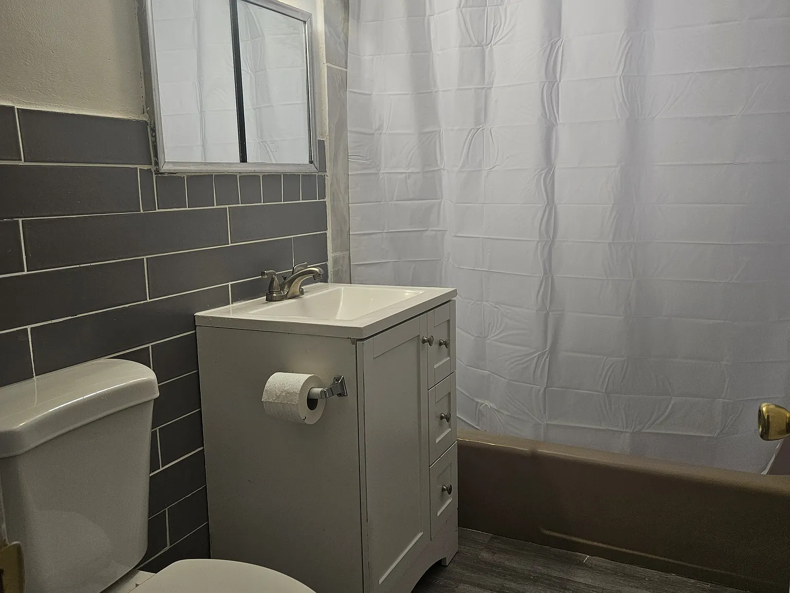 1 bed, 300 sqft, $2,100 — Photo 2