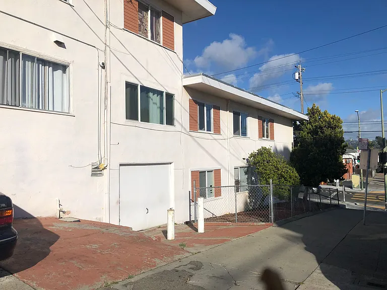 2711 23rd Avenue — Photo 3