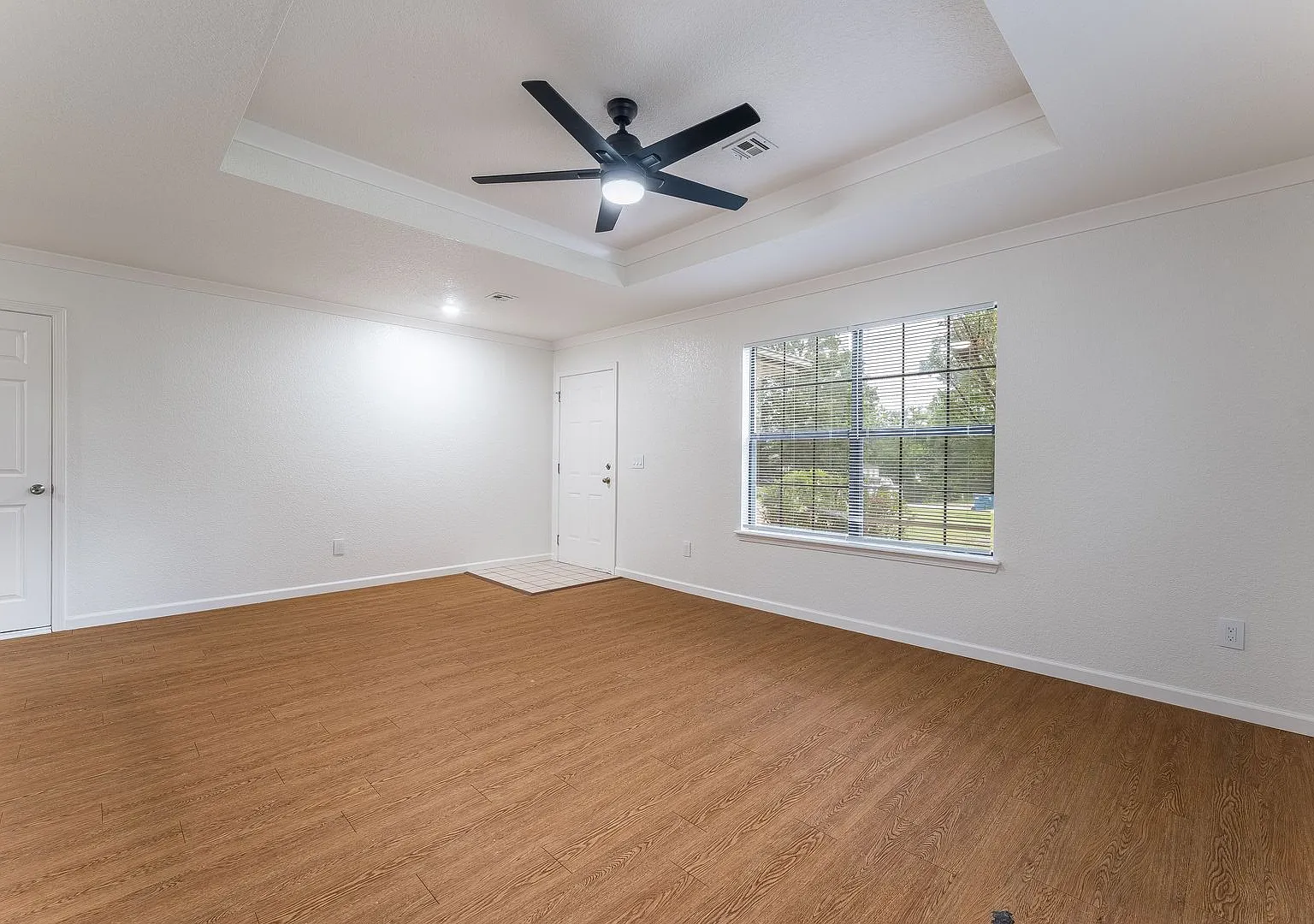 Welcome to this newly updated 2-bedroom, 2-bathroom — Photo 3