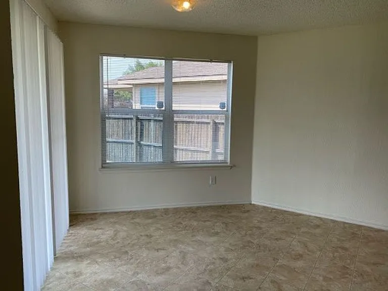 1101 Mustang Ridge Dr — Photo 9