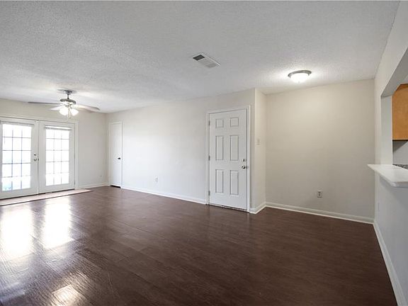 3rd image of 732 Vouray Dr