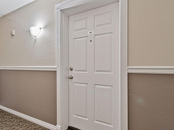 4th image of 4309 33rd St #407