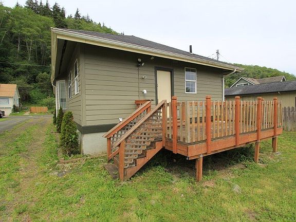 4th image of 2716 Queets Ave