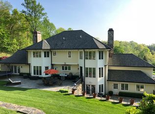 8 Love Ln, Harrison, NY 10528