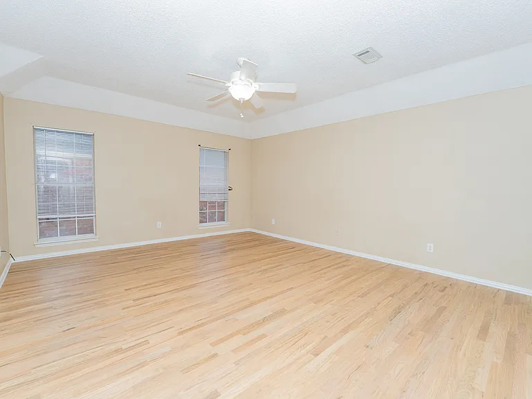 669 Nottingham Dr — Photo 13