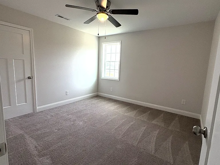 551 Stadium Dr — Photo 14