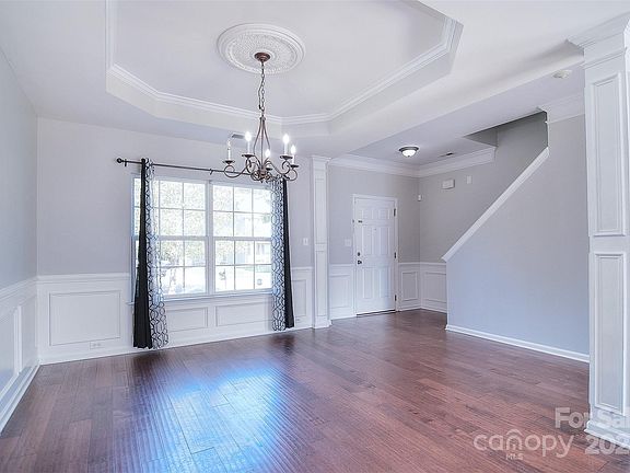 2nd image of 9316 Macquarie Ln