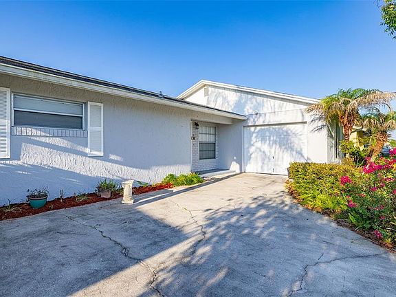 3rd image of 708 Wedge Ln