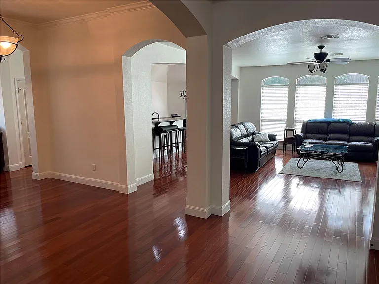 7609 Covered Bridge Dr — Photo 5