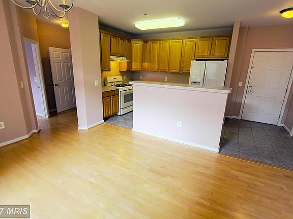 5th image of 4151 Castlecary Ln Unit 105