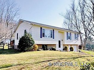 103 Osteen Dr, Hendersonville, NC 28792