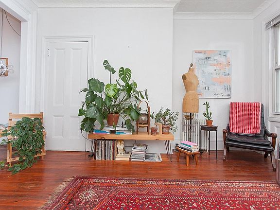 2nd image of 640 Humboldt St APT 3R