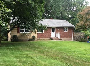 105 Duryea Ln, Nanuet, NY 10954