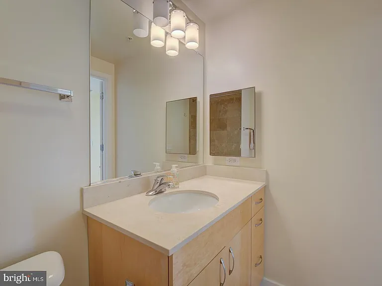 475 K St NW #1224 — Photo 36
