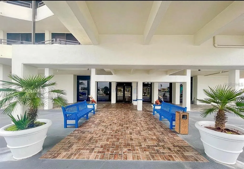 2 bed, 2.0 bath, 1275 sqft, $2,950 — Photo 2