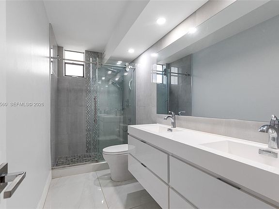 3rd image of 2500 Parkview Dr APT 1121