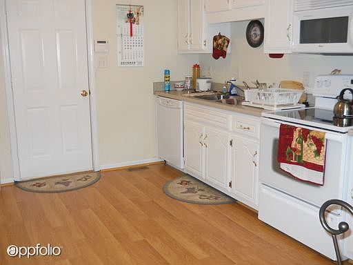 3rd image of 3869 Mackenzie Dr