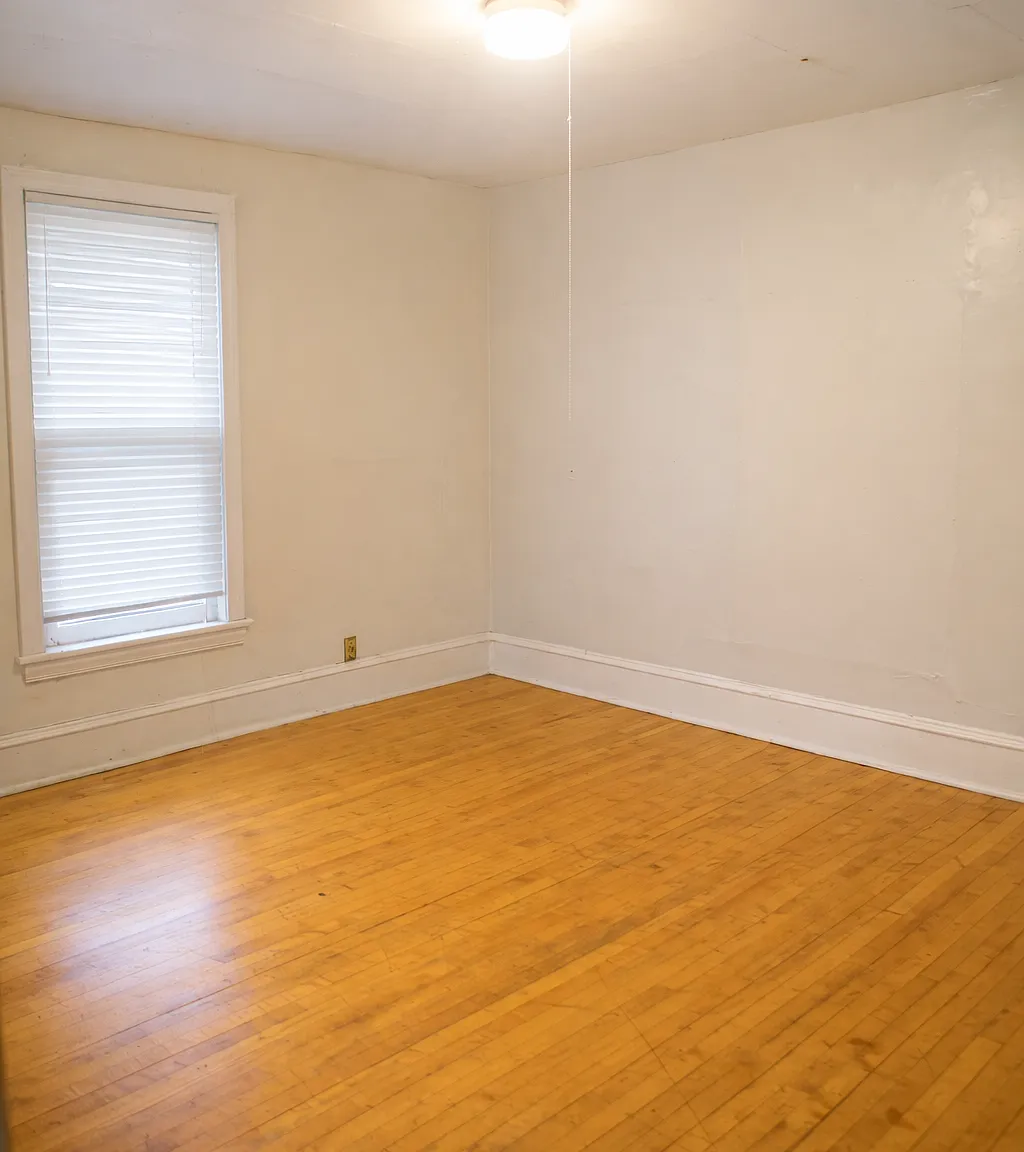 6 bed, $2,000 — Photo 3