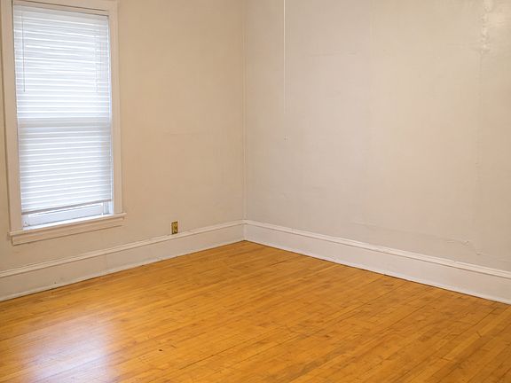 3rd image of 1212 Como Ave SE APT 3