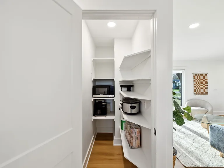 816 Victoria Dr — Photo 15