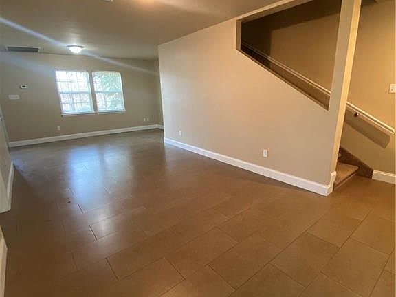 3rd image of 114 Louise St #B