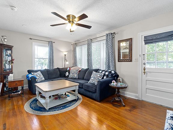 4th image of 424 Highland Cir