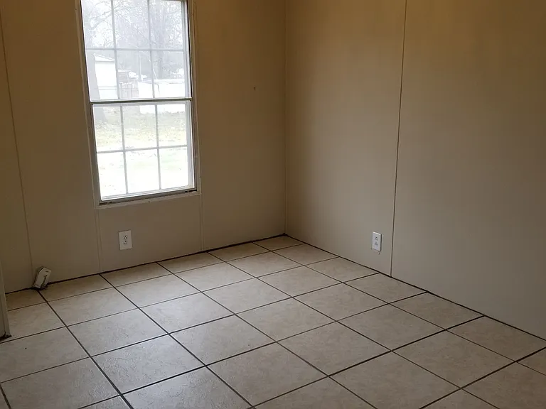 219 Gramercy Ln — Photo 7