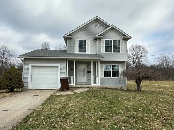 9144 Maple Cir, Windham, OH 44288