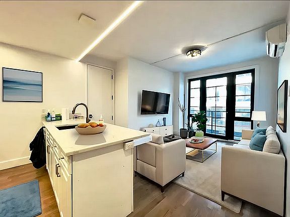 3rd image of 115 Stanwix St #318