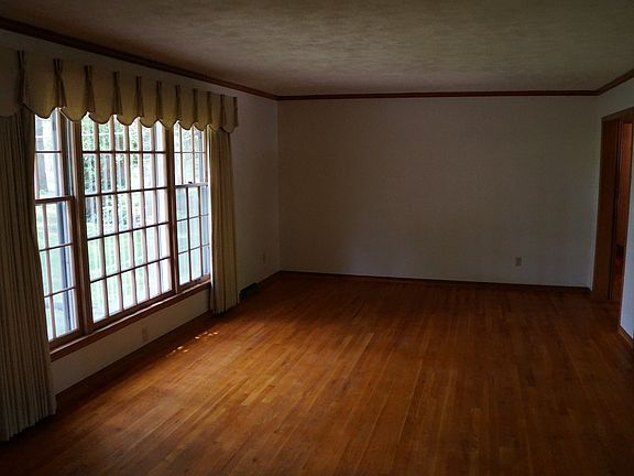 4th image of 5241 Reinhardt Dr