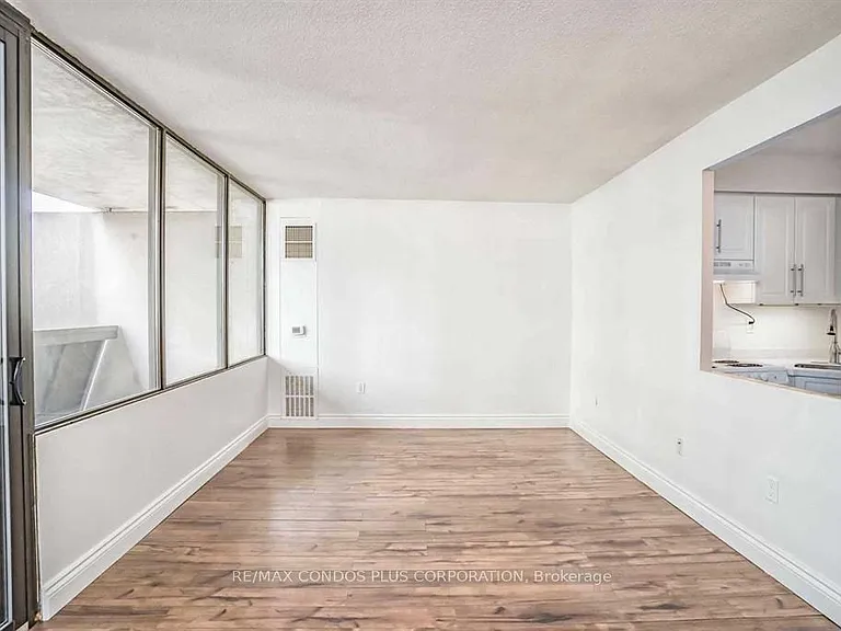 720 Spadina Ave #1011 — Photo 8