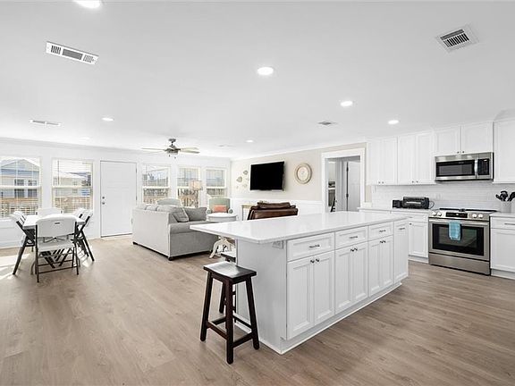 3rd image of 109 Quebec Ct