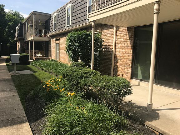 2nd image of 3115 Patrick Henry Dr APT 525