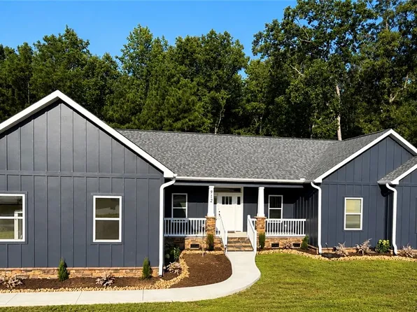 912 Watercrest Rd, West Union, SC 29696