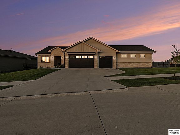 4th image of 3949 S 207th St