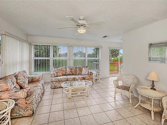 3rd image of 2828 MAGNOLIA WAY
