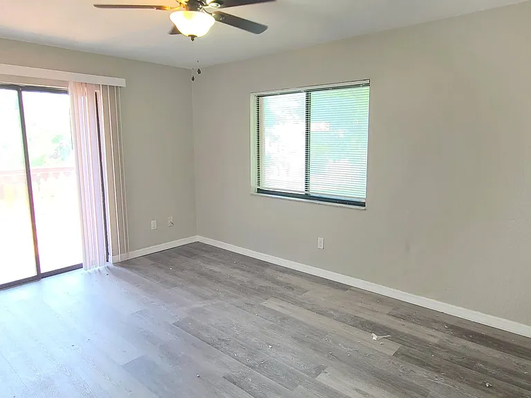 2118 Oak Meadow Cir — Photo 14